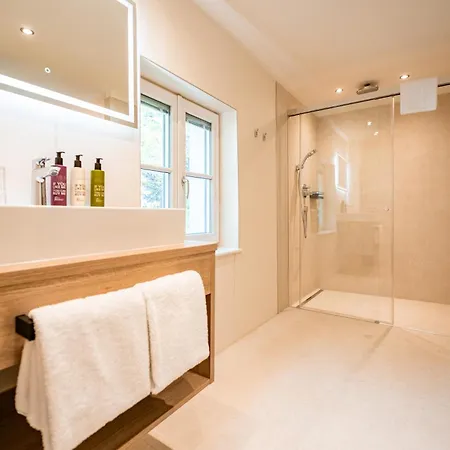 Rosenvilla Hotel 4*