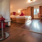 Rosenvilla Hotel 4*