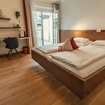 Rosenvilla Hotel 4*